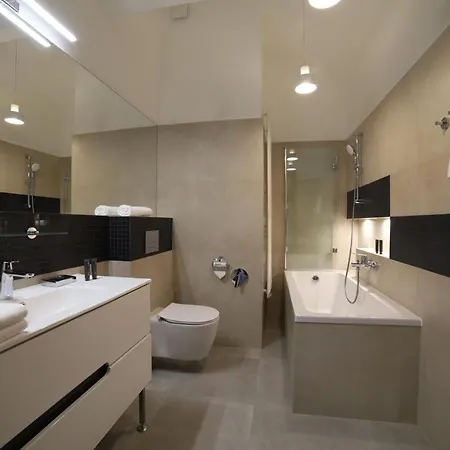 Aparthotel Portal House 4*