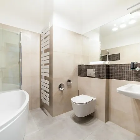 Aparthotel Portal House 4*