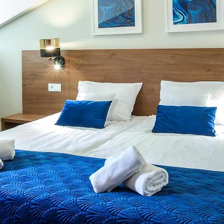 Aparthotel Portal House 4*